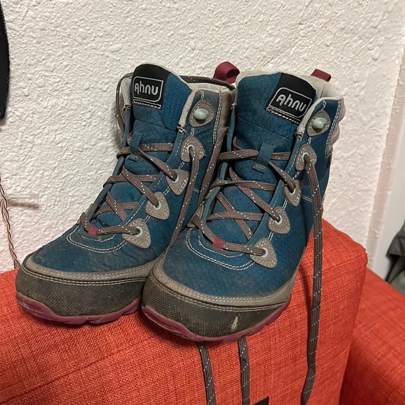 ahnu sugarpine waterproof